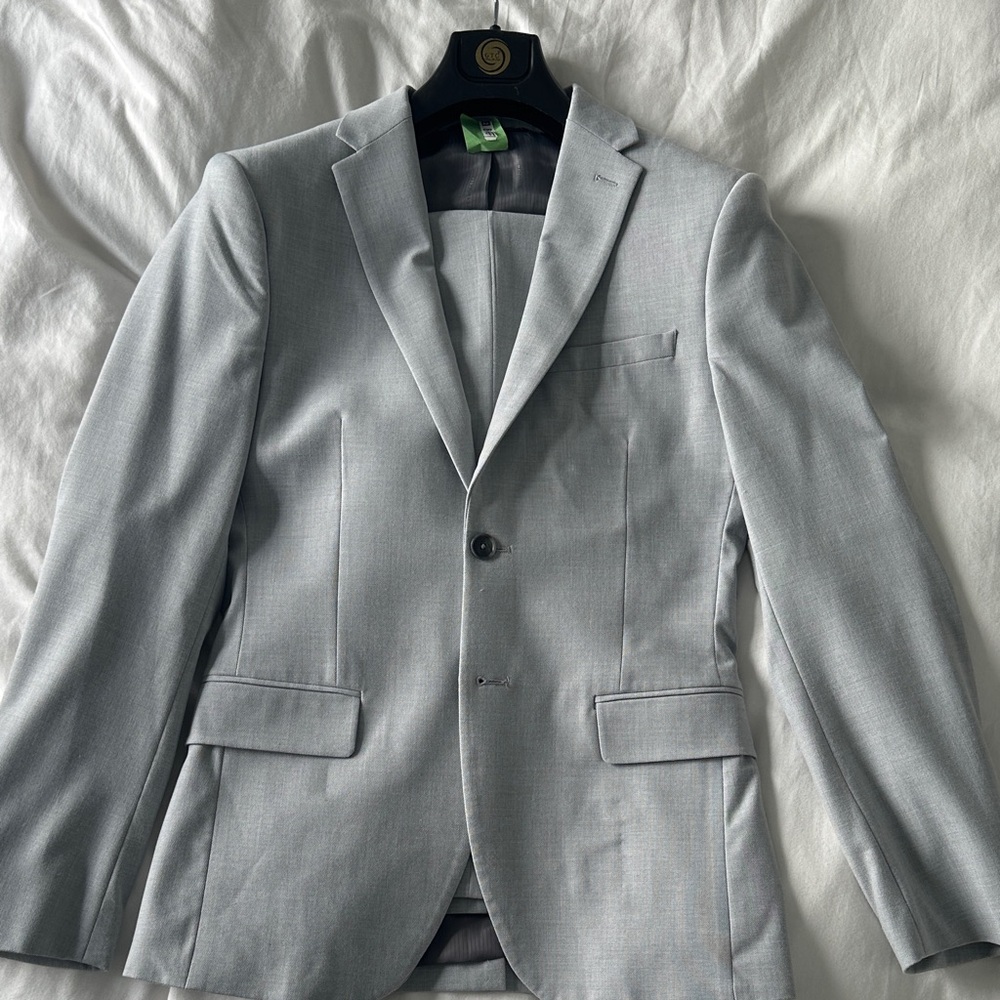 Perry Ellis Silver Gray Suit Jacket and Pants
